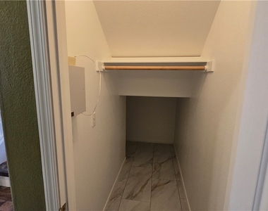 3902 W El Campo Grande Avenue - Photo Thumbnail 15