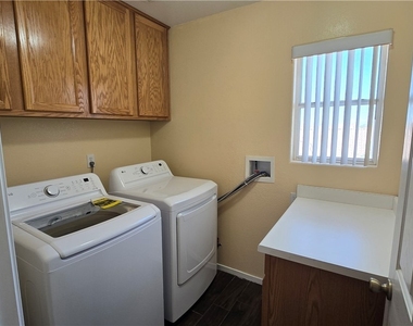 3902 W El Campo Grande Avenue - Photo Thumbnail 38