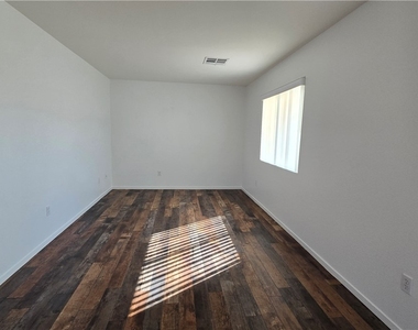 3902 W El Campo Grande Avenue - Photo Thumbnail 22
