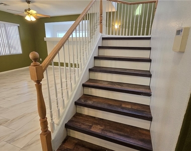 3902 W El Campo Grande Avenue - Photo Thumbnail 16