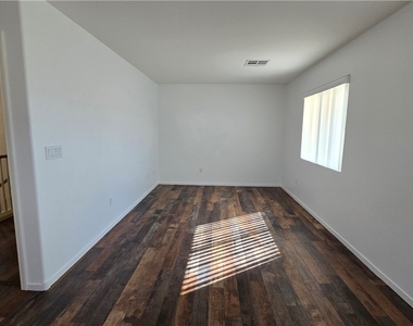 3902 W El Campo Grande Avenue - Photo Thumbnail 32