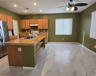 3902 W El Campo Grande Avenue - Photo Thumbnail 9