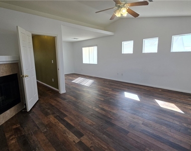 3902 W El Campo Grande Avenue - Photo Thumbnail 21