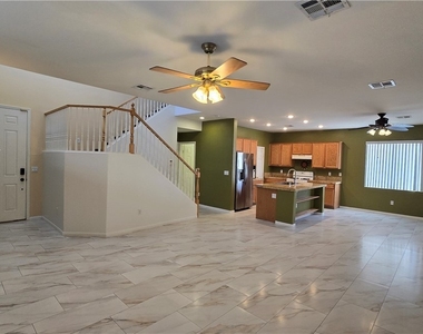3902 W El Campo Grande Avenue - Photo Thumbnail 3