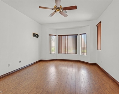 2194 Picture Rock Avenue - Photo Thumbnail 11