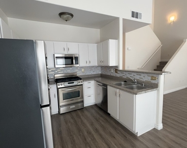 4915 E Russell Road - Photo Thumbnail 7