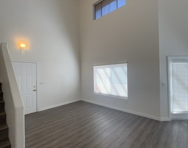 4915 E Russell Road - Photo Thumbnail 5