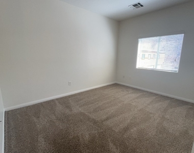 4915 E Russell Road - Photo Thumbnail 14