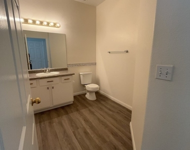4915 E Russell Road - Photo Thumbnail 16
