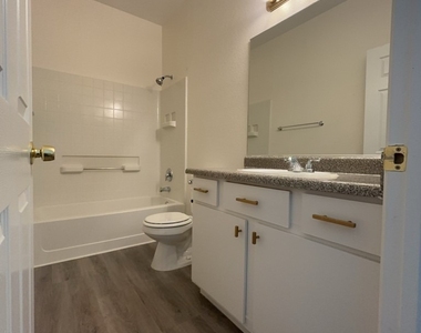 4915 E Russell Road - Photo Thumbnail 13