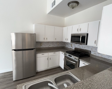 4915 E Russell Road - Photo Thumbnail 6