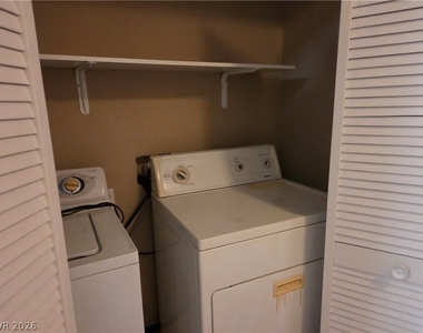 625 Alecandro Daniel Avenue - Photo Thumbnail 11