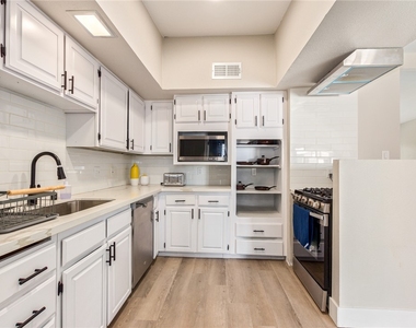 1028 Nassau Drive - Photo Thumbnail 19