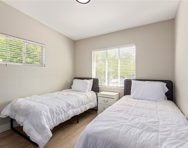 1028 Nassau Drive - Photo Thumbnail 25