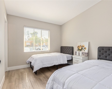 1028 Nassau Drive - Photo Thumbnail 21