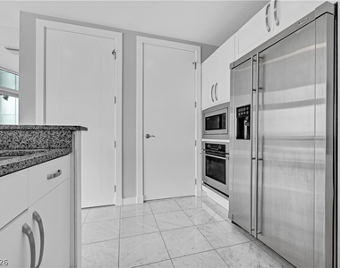 4525 Dean Martin Drive - Photo Thumbnail 11