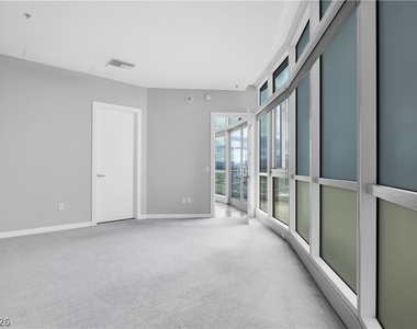 4525 Dean Martin Drive - Photo Thumbnail 15