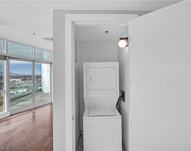 4525 Dean Martin Drive - Photo Thumbnail 18