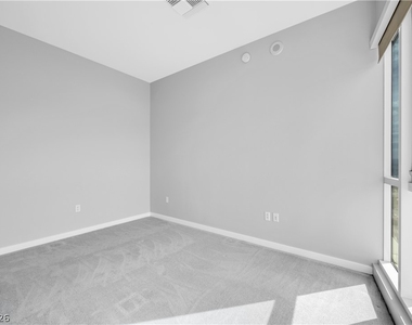 4525 Dean Martin Drive - Photo Thumbnail 17