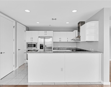 4525 Dean Martin Drive - Photo Thumbnail 10