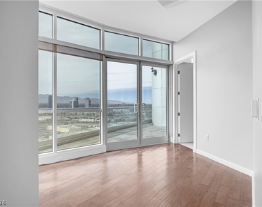 4525 Dean Martin Drive - Photo Thumbnail 5