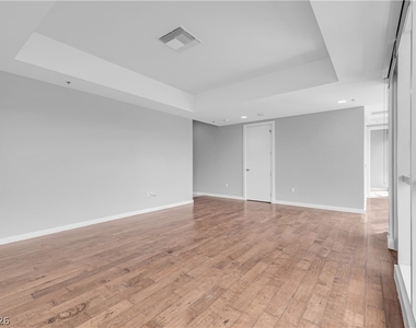 4525 Dean Martin Drive - Photo Thumbnail 14