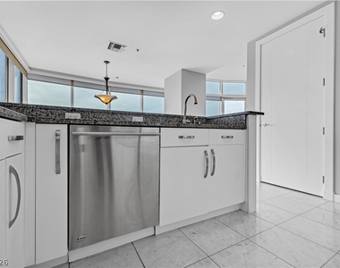 4525 Dean Martin Drive - Photo Thumbnail 12