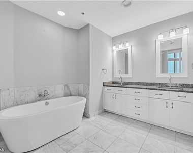 4525 Dean Martin Drive - Photo Thumbnail 21