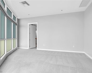 4525 Dean Martin Drive - Photo Thumbnail 24