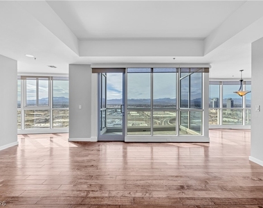 4525 Dean Martin Drive - Photo Thumbnail 6