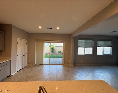 9898 Poplar Point Avenue - Photo Thumbnail 7