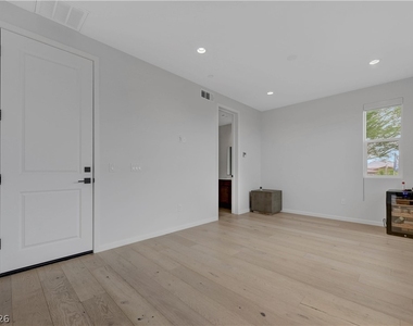 3348 Esker Ridge Avenue - Photo Thumbnail 8