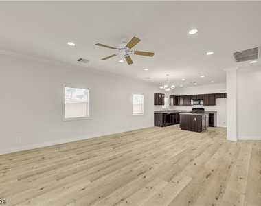 139 Bloomsbury Avenue - Photo Thumbnail 4