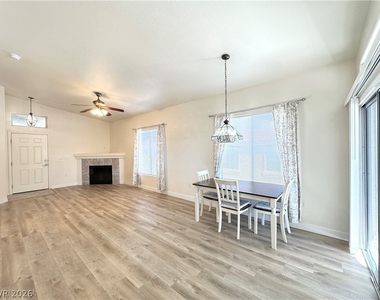 2305 W Horizon Ridge Parkway - Photo Thumbnail 6