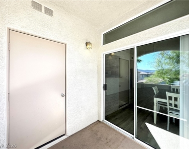 2305 W Horizon Ridge Parkway - Photo Thumbnail 17