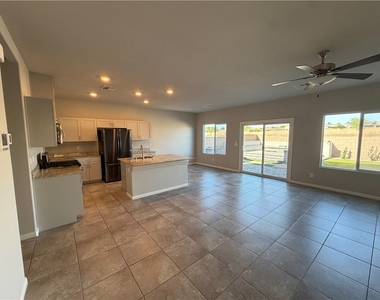 8231 Selenite Street - Photo Thumbnail 3