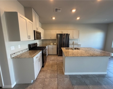 8231 Selenite Street - Photo Thumbnail 15