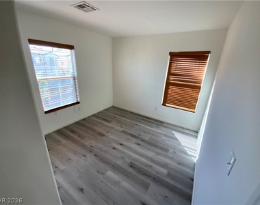 1182 Enzo Avenue - Photo Thumbnail 16