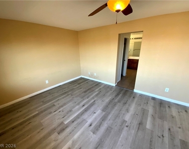 1182 Enzo Avenue - Photo Thumbnail 12