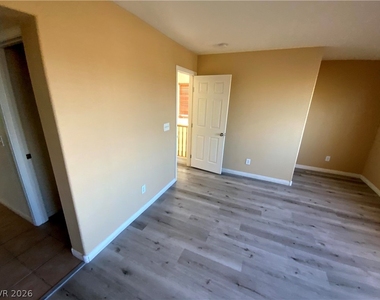 1182 Enzo Avenue - Photo Thumbnail 14