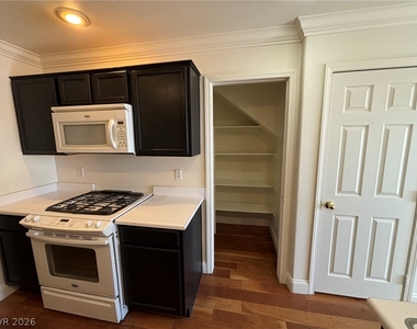 3918 Starfield Lane - Photo Thumbnail 5