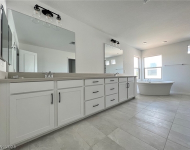 7129 Bold Rock Avenue - Photo Thumbnail 16