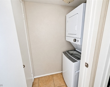 2961 Country Manor Lane - Photo Thumbnail 12
