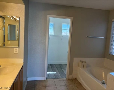 2262 Heavenly Lights Avenue - Photo Thumbnail 16
