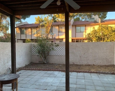 5266 Lisagayle Court - Photo Thumbnail 13