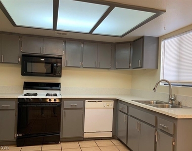 5266 Lisagayle Court - Photo Thumbnail 5