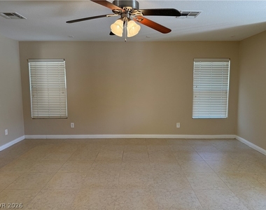 651 Shadwell Street - Photo Thumbnail 5