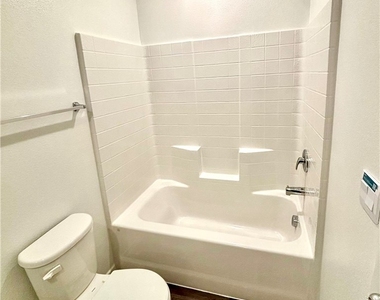7373 Philip Cove Street - Photo Thumbnail 19