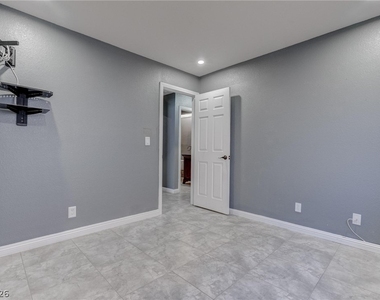 7817 Cape Vista Lane - Photo Thumbnail 31