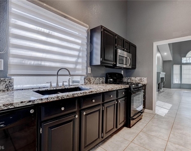7817 Cape Vista Lane - Photo Thumbnail 17